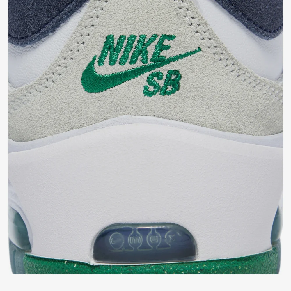 Nike Big boys Blue and Green Sneakers - Picture 4 of 8